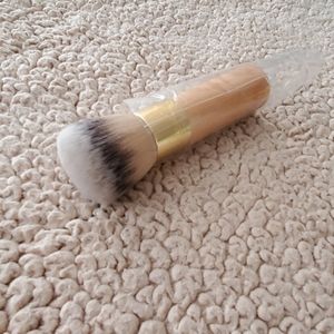 NWOT Buffer Airbrush Finish Bamboo Foundation